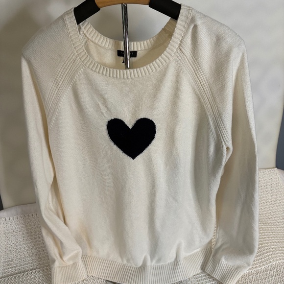 Womens Off White sweater with Navy Blue heart from Talbots Size: L-Petite - Picture 1 of 4